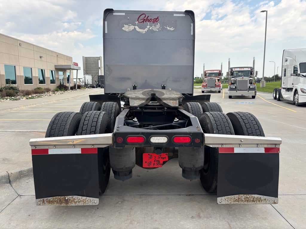 2021 Peterbilt 389 in Omaha, NE — photo 5