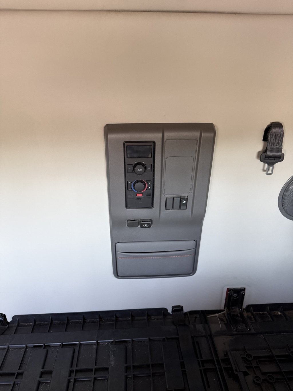 2021 Volvo VNL 760 in Nashville, TN — photo 8