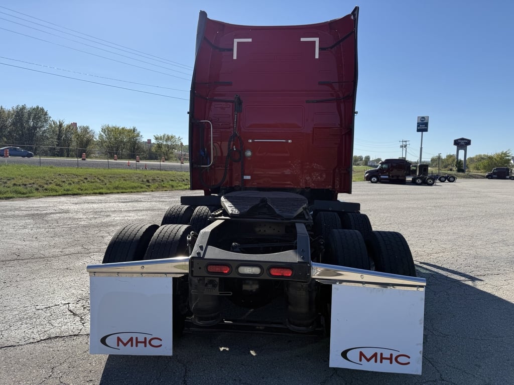2021 Volvo VNL 760 in Nashville, TN — photo 5
