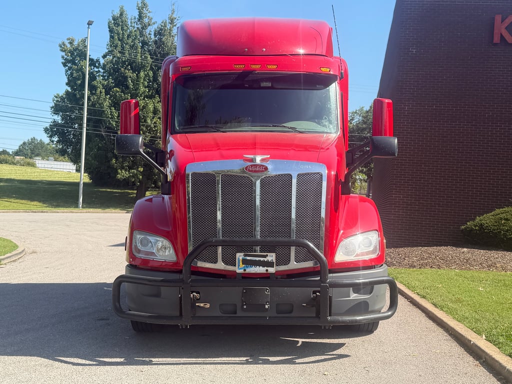 2021 Peterbilt 579 in Nashville, TN — photo 4