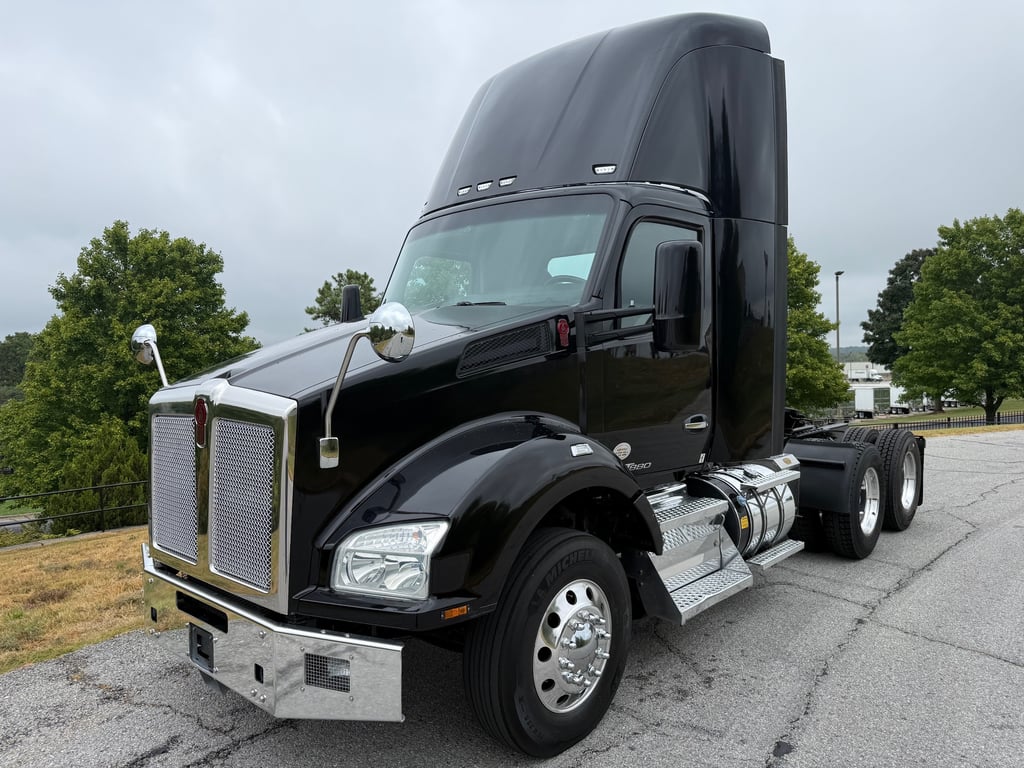 2020 Kenworth T880 in Springfield, MO — photo 2