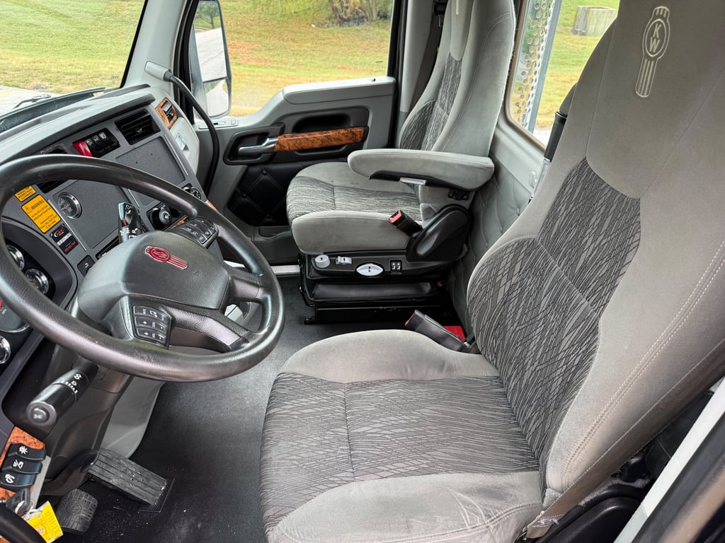 2020 Kenworth T880 in Springfield, MO — photo 3