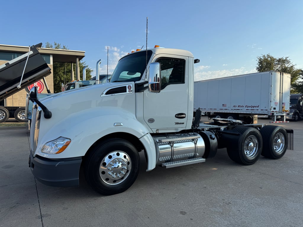 2022 Kenworth T680 in Dallas, TX — photo 2