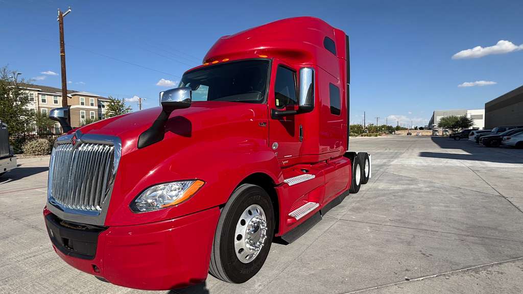 2022 International LT in El Paso, TX — photo 8
