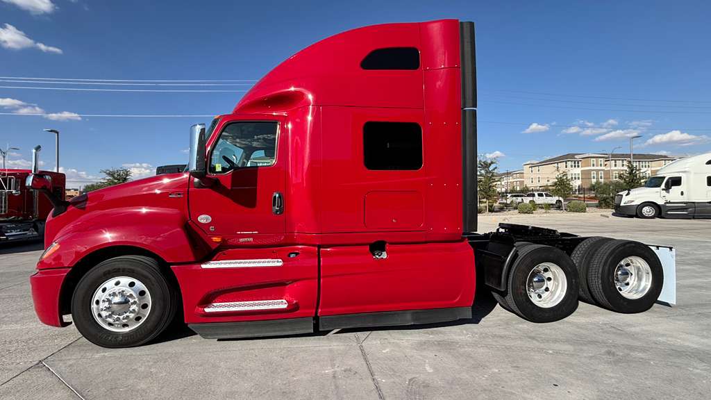 2022 International LT in El Paso, TX — photo 2
