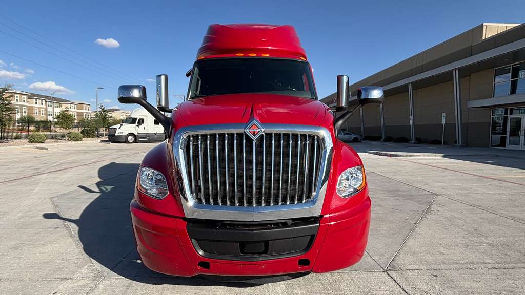 2022 International LT in El Paso, TX — photo 7