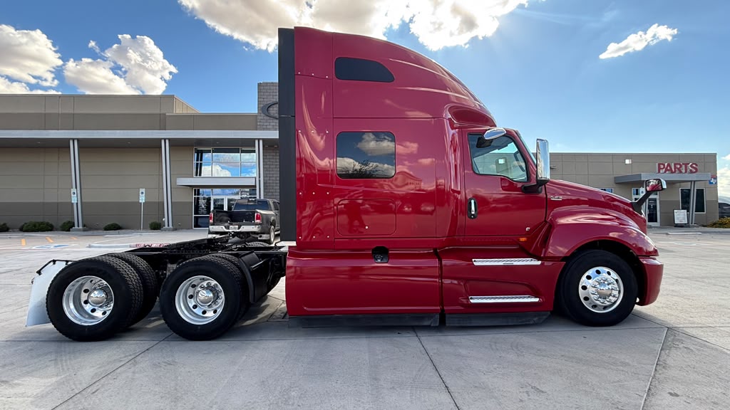2022 International LT in El Paso, TX — photo 4