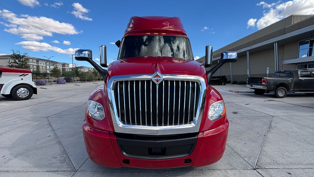 2022 International LT in El Paso, TX — photo 5