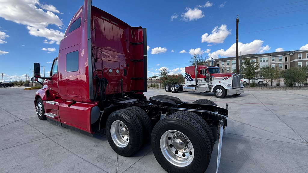 2022 International LT in El Paso, TX — photo 7