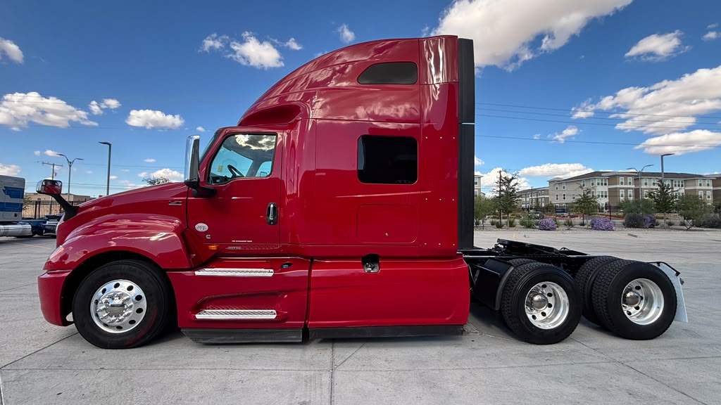 2022 International LT in El Paso, TX — photo 3