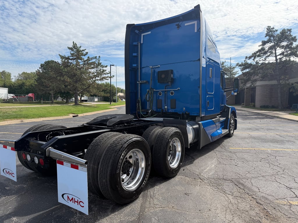 2023 Kenworth T680 in Kansas City, MO — photo 5