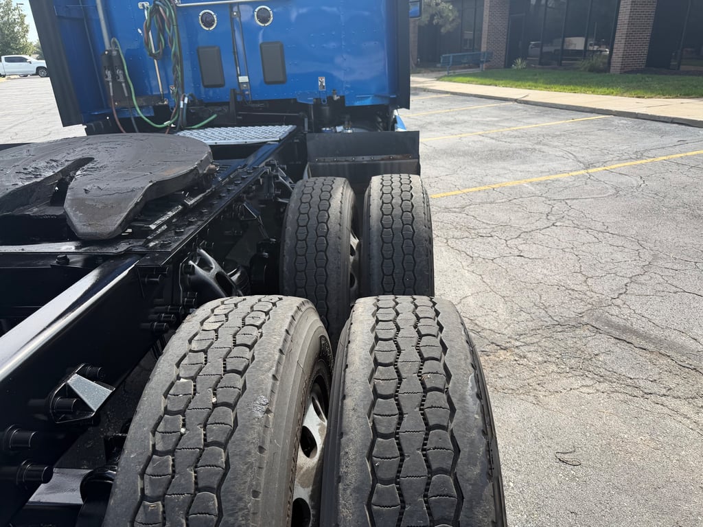 2023 Kenworth T680 in Kansas City, MO — photo 6