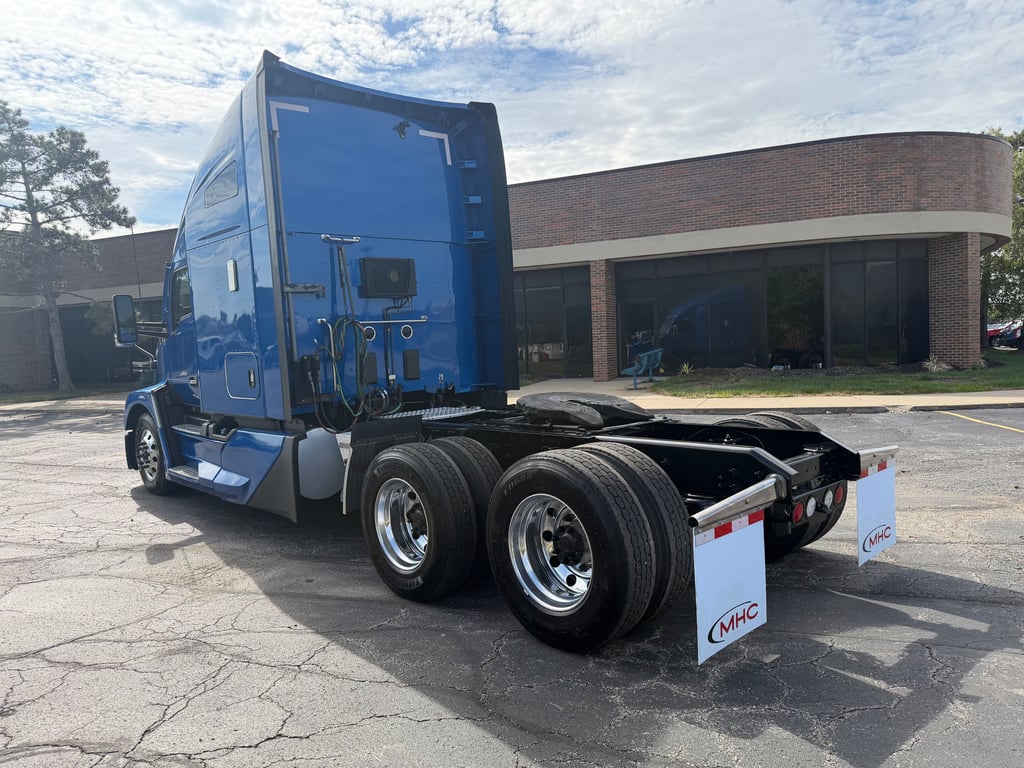 2023 Kenworth T680 in Kansas City, MO — photo 8