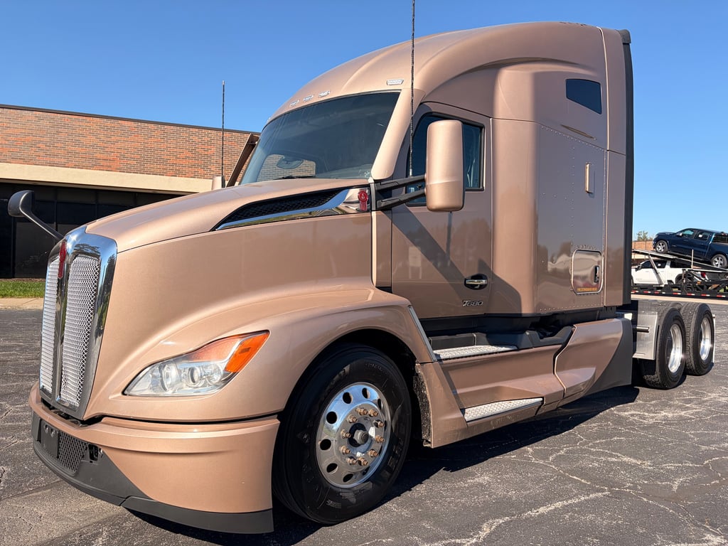 2023 Kenworth T680 in Kansas City, MO