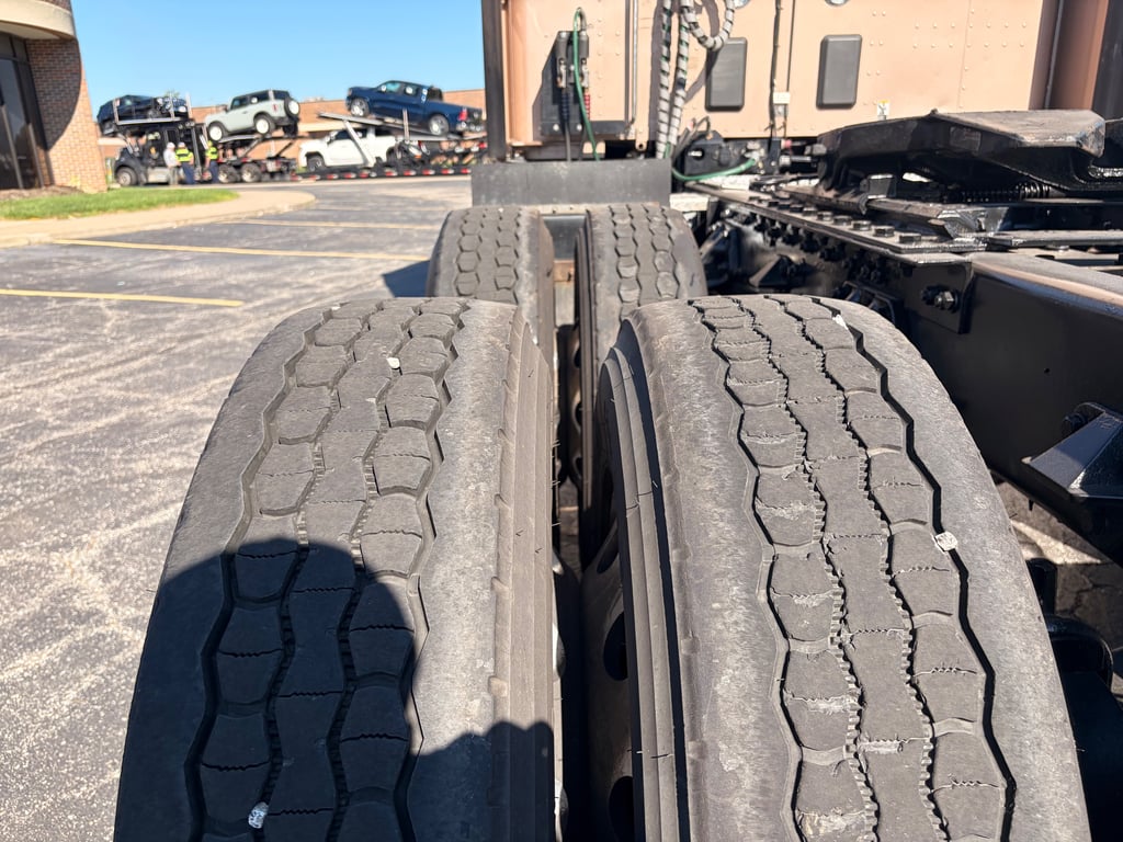 2023 Kenworth T680 in Kansas City, MO — photo 8