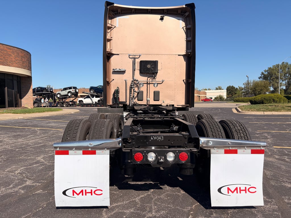 2023 Kenworth T680 in Kansas City, MO — photo 7