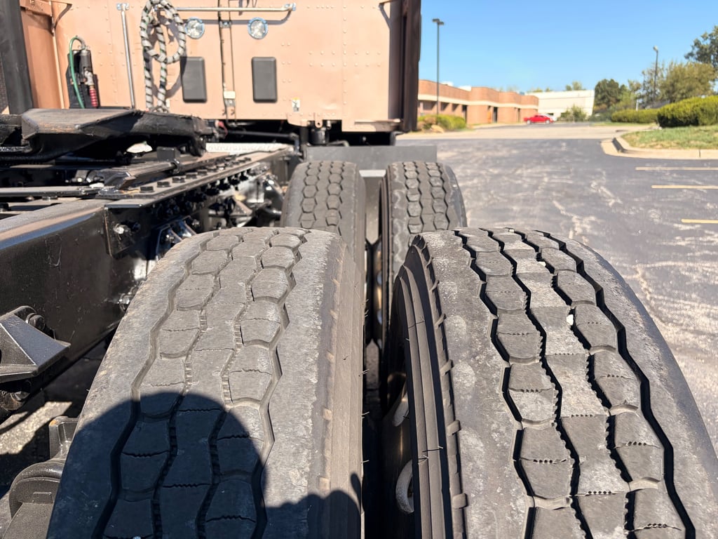 2023 Kenworth T680 in Kansas City, MO — photo 6