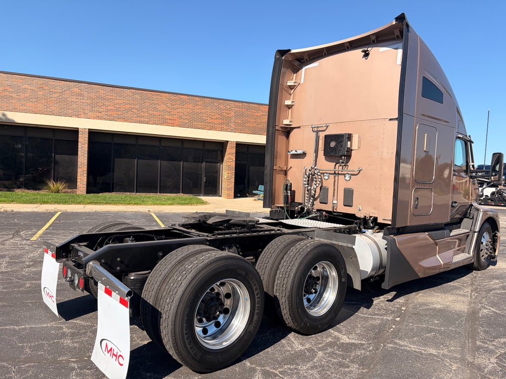 2023 Kenworth T680 in Kansas City, MO — photo 5