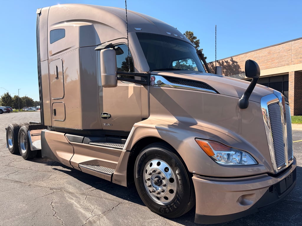 2023 Kenworth T680 in Kansas City, MO — photo 3