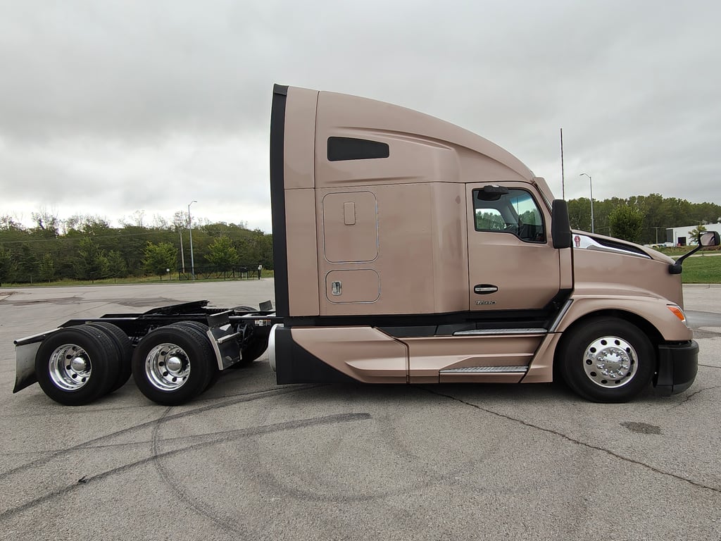 2023 Kenworth T680 in Kansas City, MO — photo 8