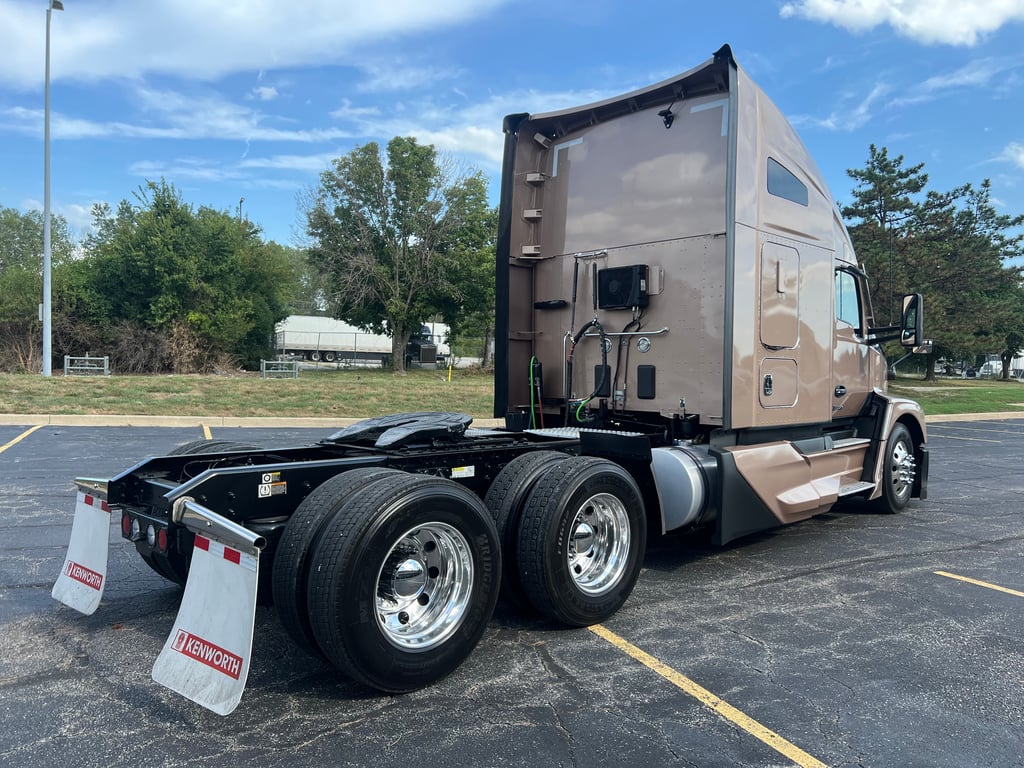 2023 Kenworth T680 in Kansas City, MO — photo 3