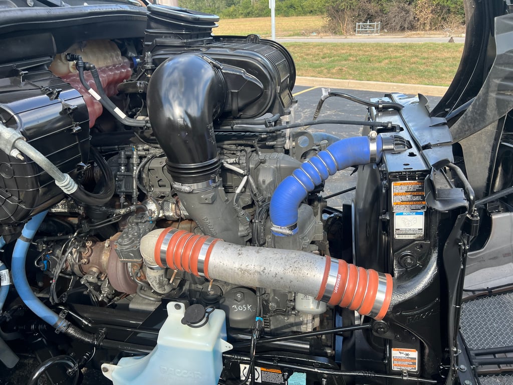 2023 Kenworth T680 in Kansas City, MO — photo 7