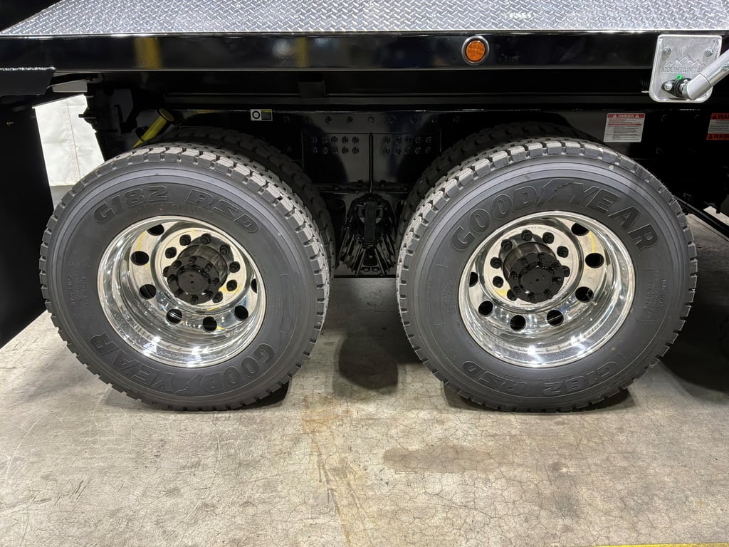 2027 Kenworth T880 in Kansas City, MO — photo 3