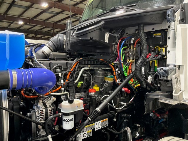 2027 Kenworth T880 in Olathe, KS — photo 5