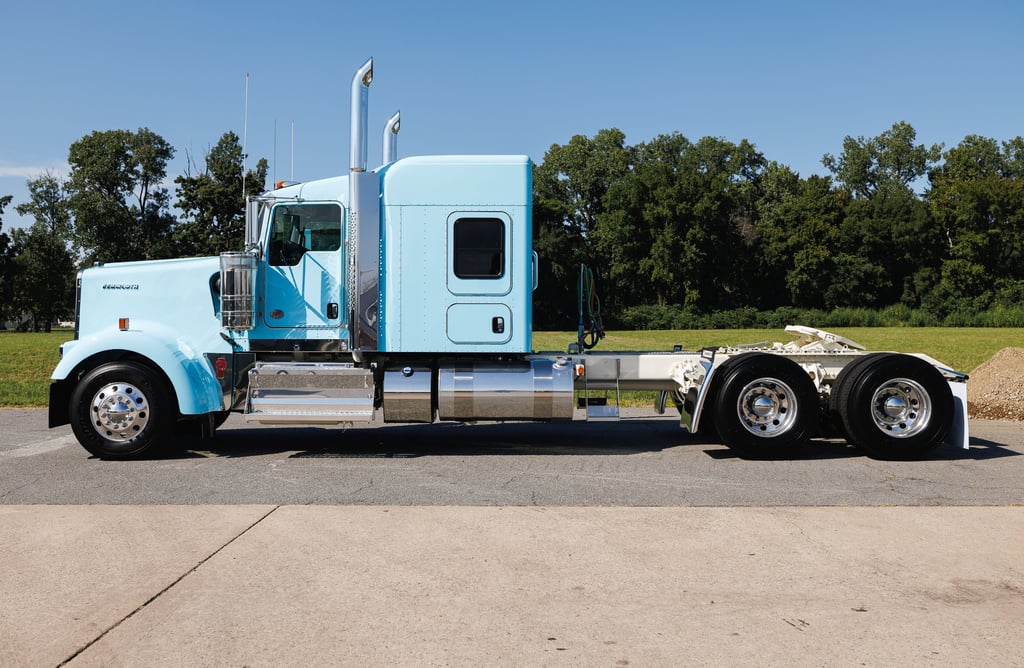 2027 Kenworth W900 in Little Rock, AR — photo 2