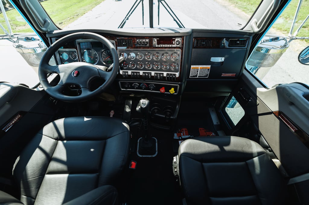2027 Kenworth W900 in Little Rock, AR — photo 3