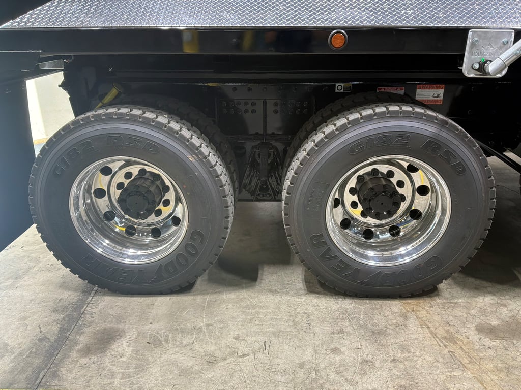 2027 Kenworth T880 in Van Buren, AR — photo 3