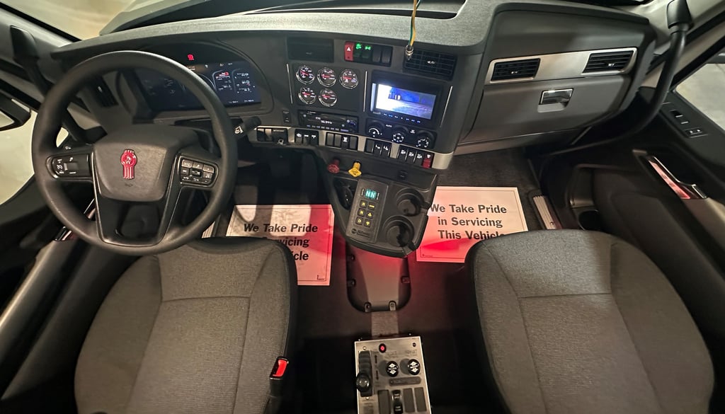2027 Kenworth T880 in Clinton, NC — photo 2
