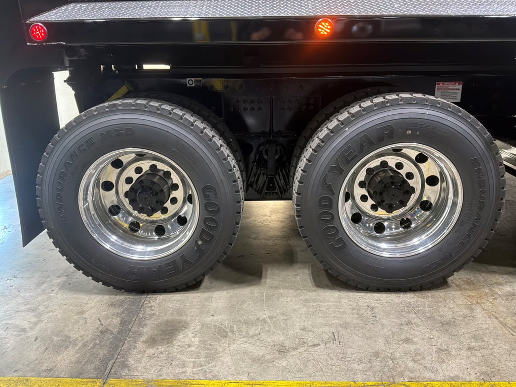 2027 Kenworth T880 in Clinton, NC — photo 3