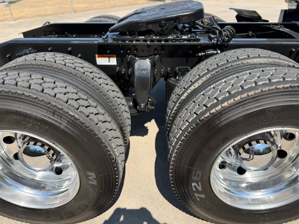 2022 Freightliner Cascadia in Fort Worth, TX — photo 4