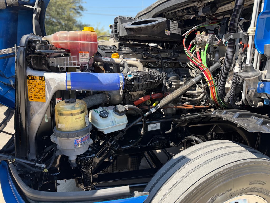 2022 Freightliner Cascadia in Fort Worth, TX — photo 6