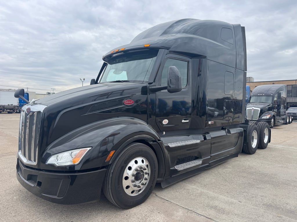 2023 Peterbilt 579 in Dallas, TX — photo 2