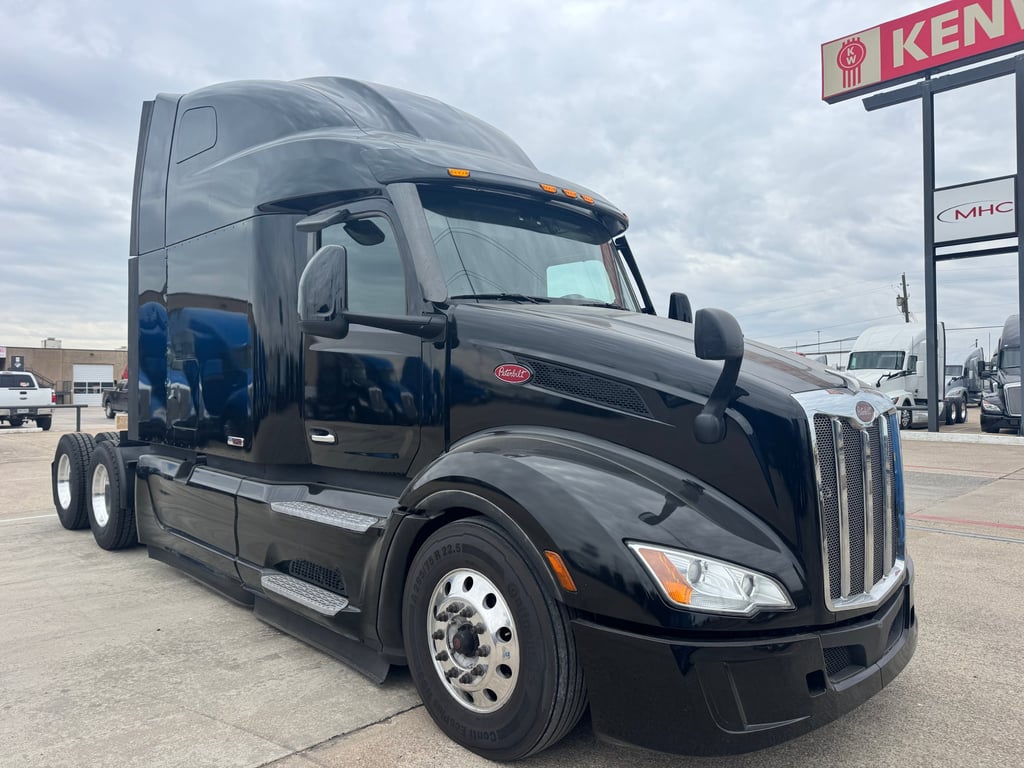 2023 Peterbilt 579 in Dallas, TX — photo 3