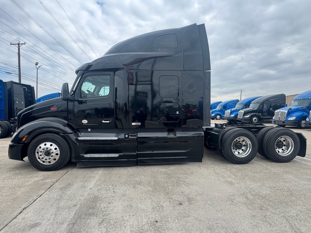 2023 Peterbilt 579 in Dallas, TX — photo 5