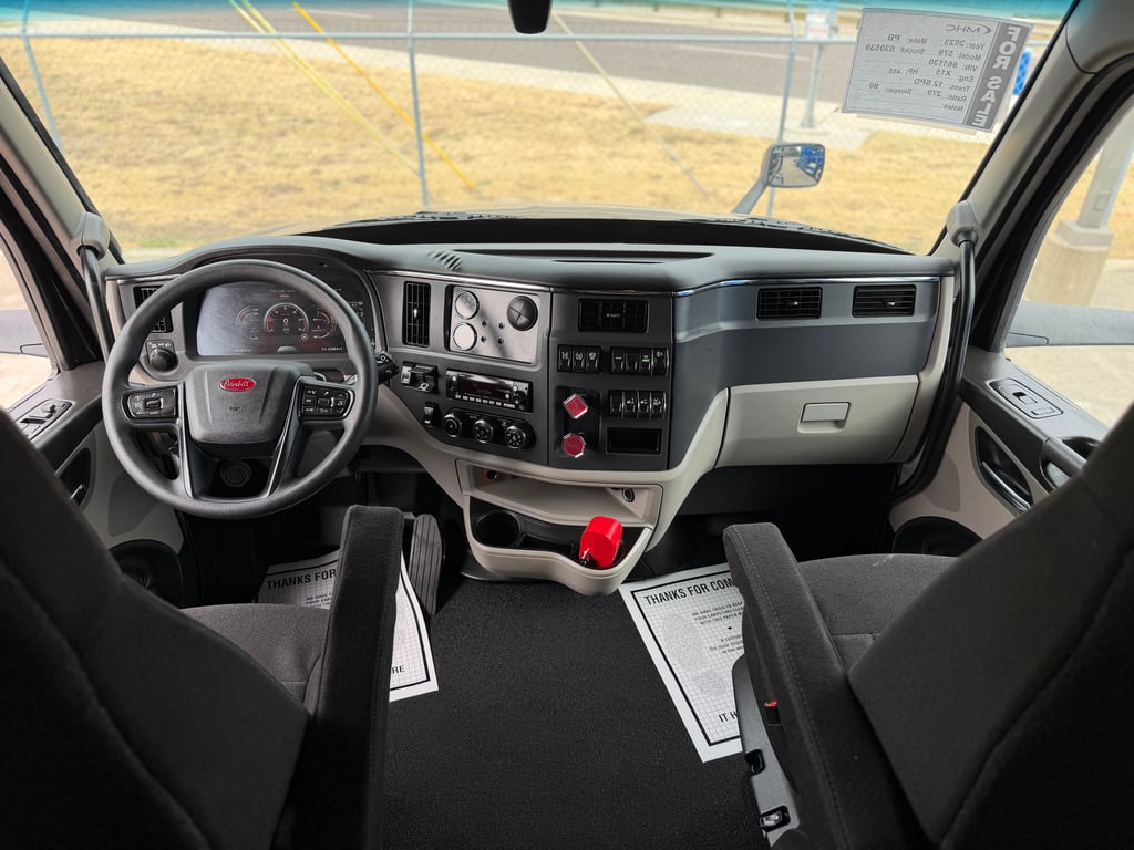 2023 Peterbilt 579 in Fort Worth, TX — photo 3