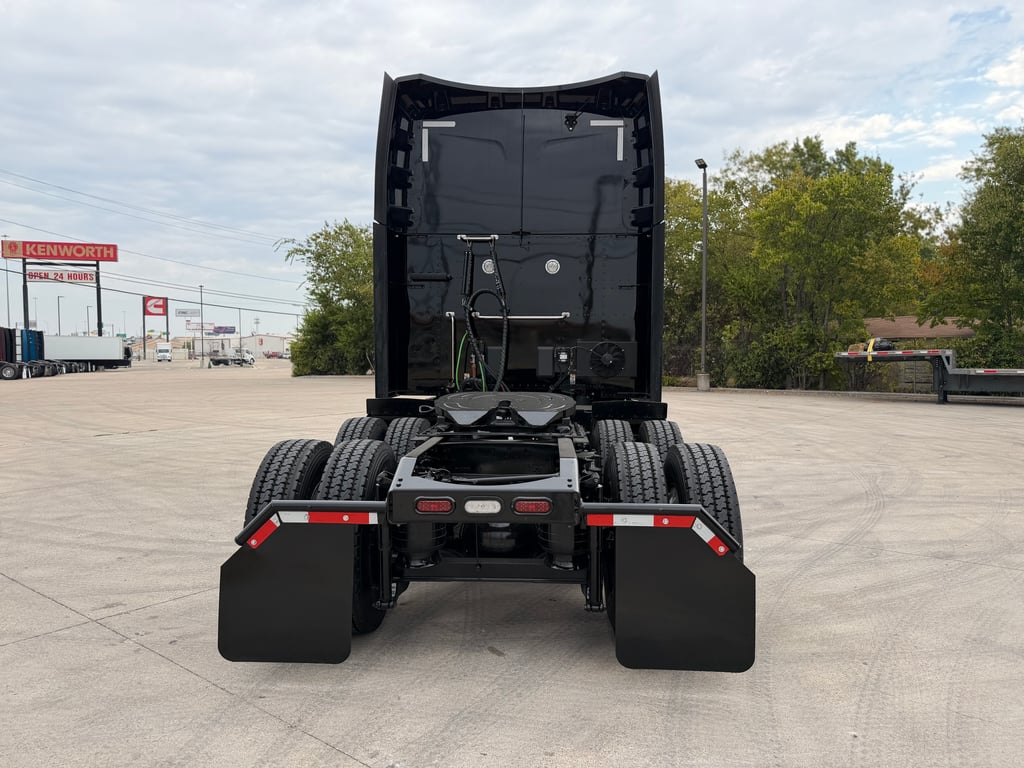 2023 Peterbilt 579 in Fort Worth, TX — photo 5