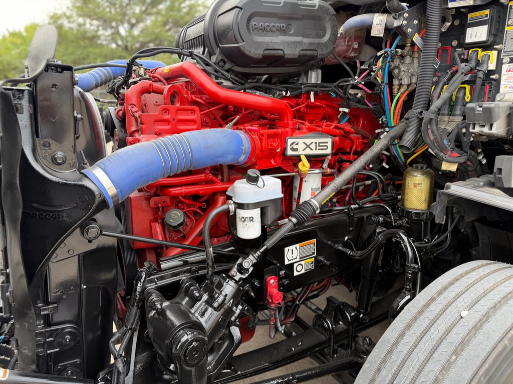 2023 Peterbilt 579 in Fort Worth, TX — photo 6
