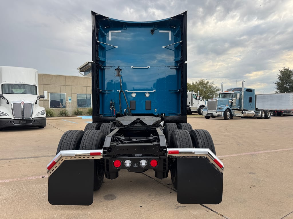2024 Kenworth T680 in Dallas, TX — photo 5