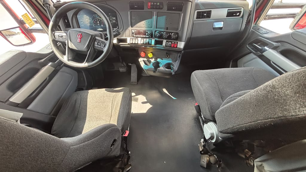 2022 Kenworth T680 in El Paso, TX — photo 3