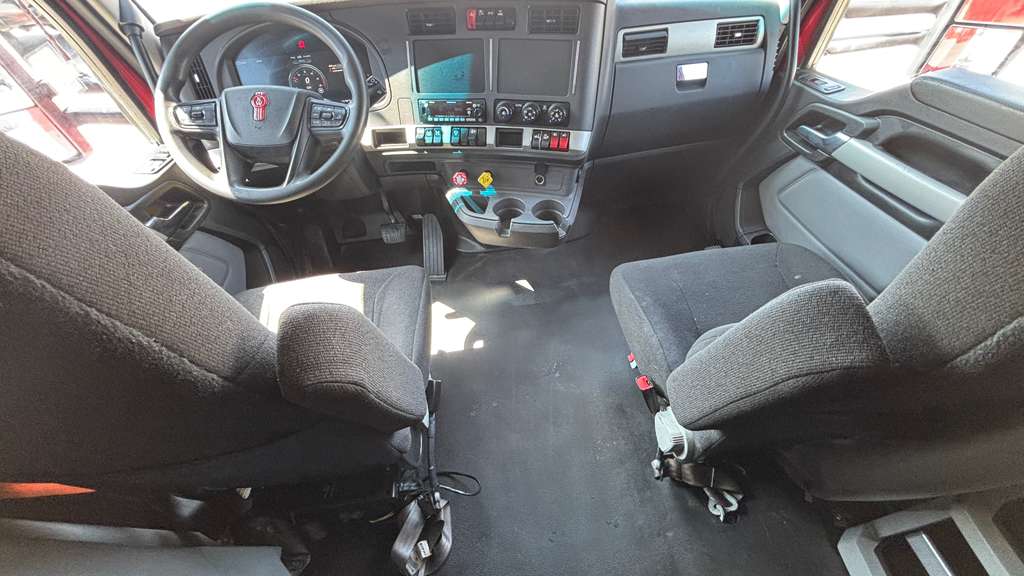2022 Kenworth T680 in El Paso, TX — photo 3