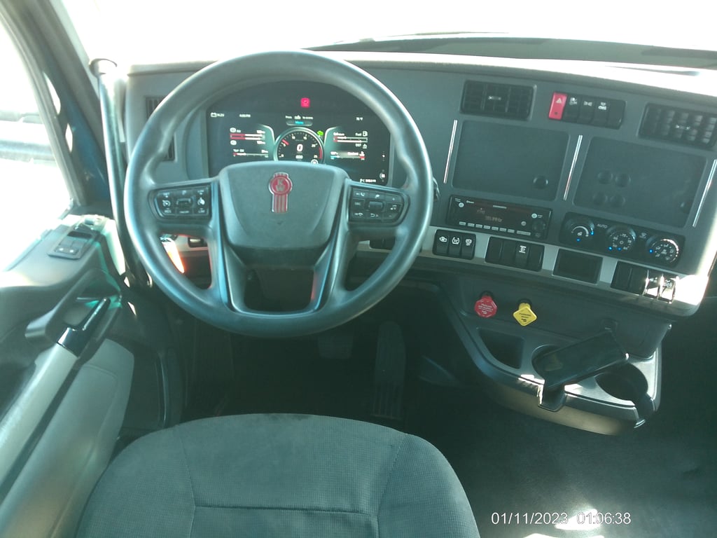 2023 Kenworth T680 in Memphis, TN — photo 3