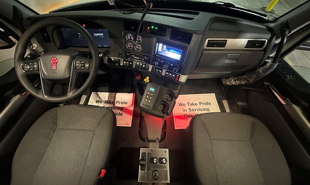 2027 Kenworth T880 in Raleigh, NC — photo 2