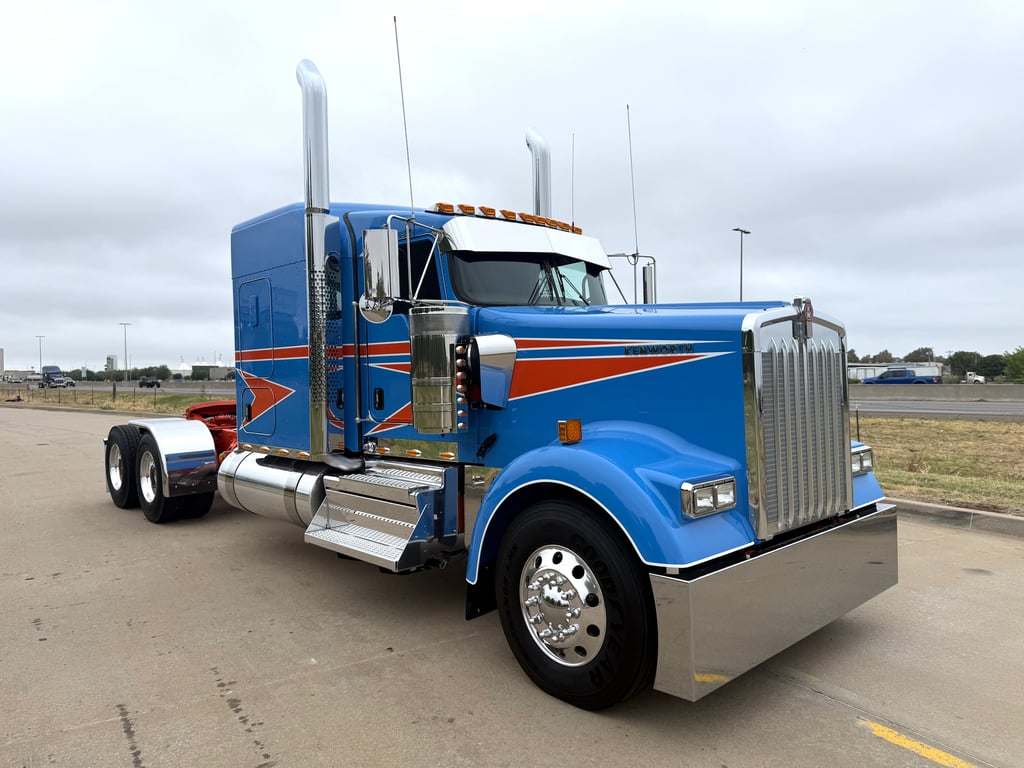 2027 Kenworth W900 in Oklahoma City, OK — photo 2