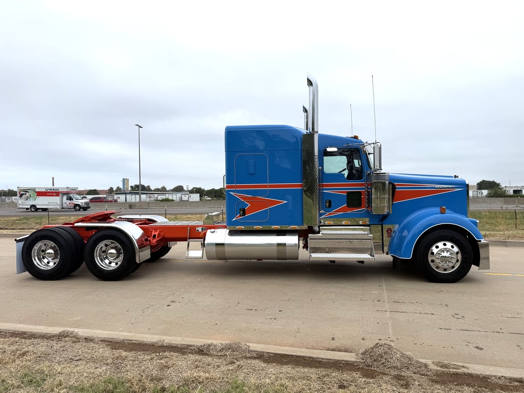 2027 Kenworth W900 in Oklahoma City, OK — photo 4