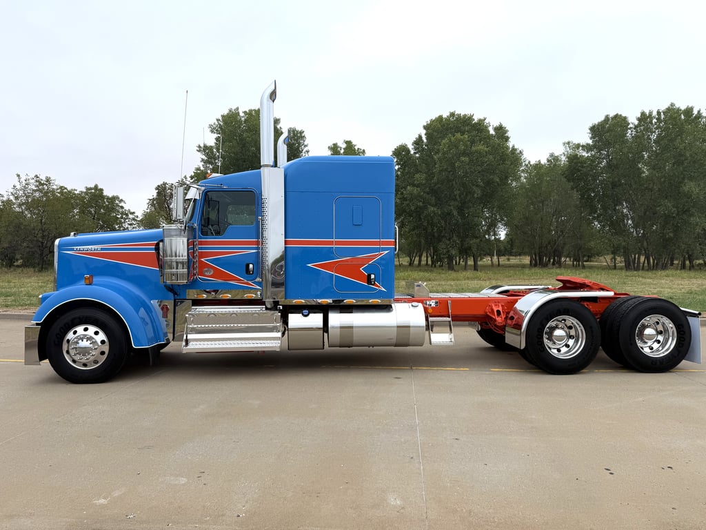 2027 Kenworth W900 in Oklahoma City, OK — photo 3