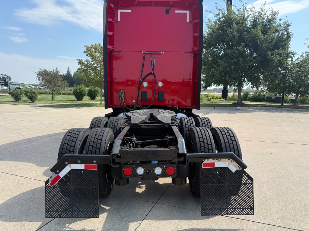 2024 Kenworth T680 in Cedar Rapids, IA — photo 5